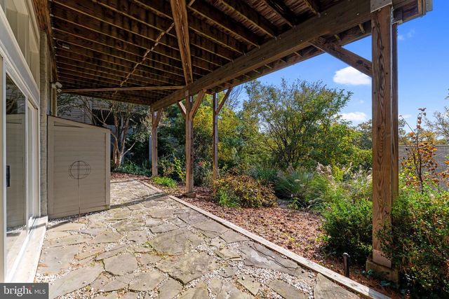 4628 CHARLESTON TER NW, Washington, DC 20007