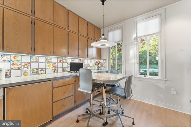 4628 CHARLESTON TER NW, Washington, DC 20007