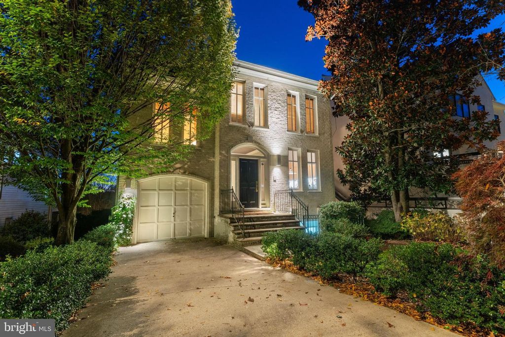 4628 CHARLESTON TER NW, Washington, DC 20007