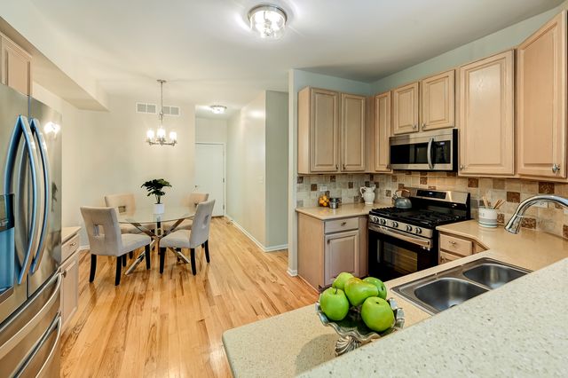 128 Fairway Drive, La Grange, IL 60525