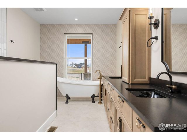 9360 Meadow Farms Dr, Milliken, CO 80543