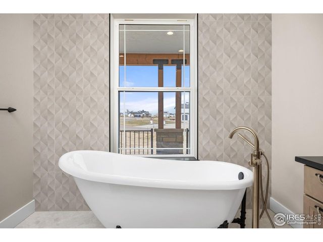 9360 Meadow Farms Dr, Milliken, CO 80543