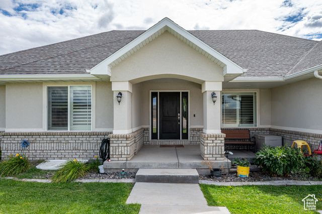 351 W SKYLINE DR, Loa, UT 84747