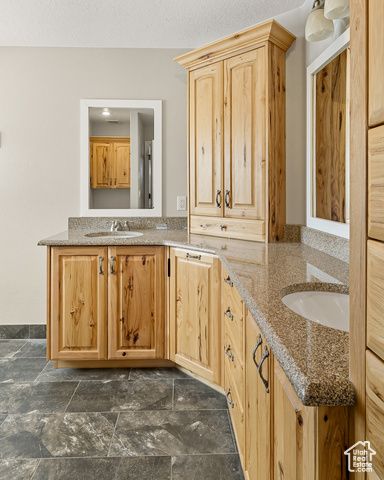 351 W SKYLINE DR, Loa, UT 84747