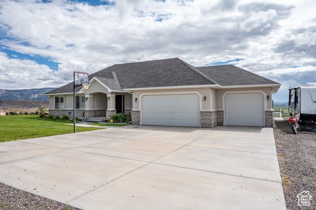 351 W SKYLINE DR, Loa, UT 84747