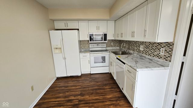 6061 WingedFoot Court, Indianapolis, IN 46254