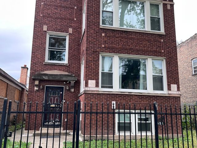821 N Waller Avenue 2ndFl, Chicago, IL 60651