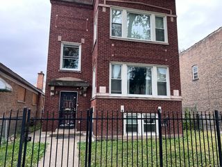 821 N Waller Avenue 2ndFl, Chicago, IL 60651