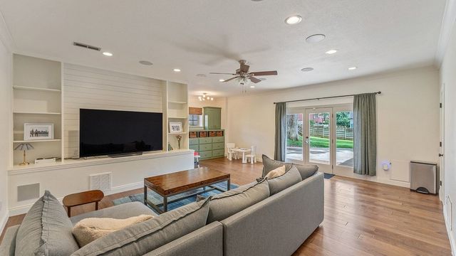 200 NW O Street, Bentonville, AR 72712
