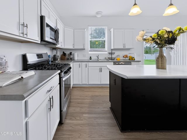 27821 Schriber Street, Walbridge, OH 43465