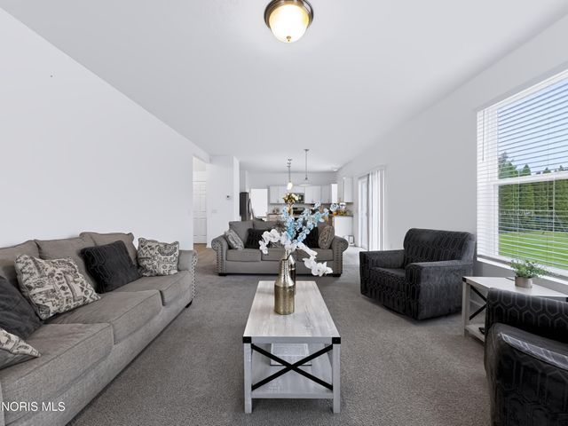 27821 Schriber Street, Walbridge, OH 43465