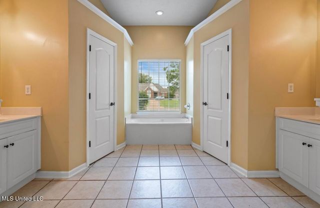 7669 Meadow Ridge Lane, Olive Branch, MS 38654