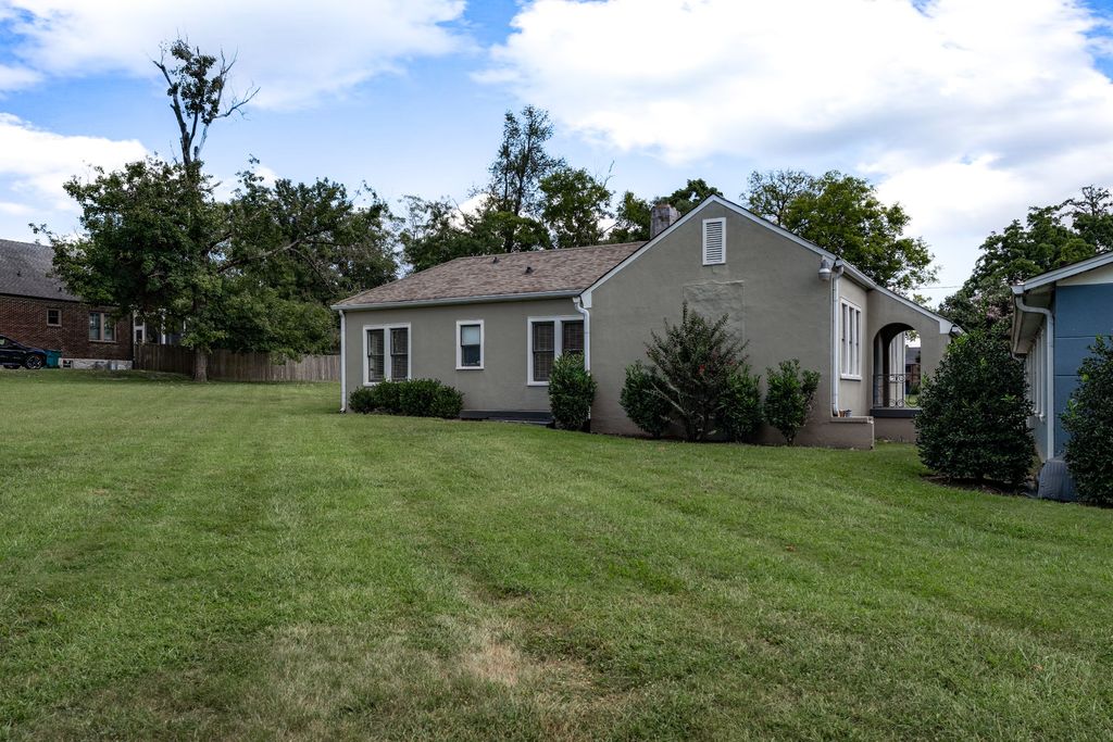 1301B Riverside Dr, Nashville, TN 37206