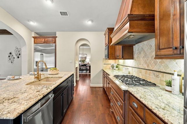 51 Woodglade Way, The Woodlands, TX 77375