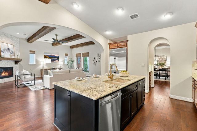 51 Woodglade Way, The Woodlands, TX 77375
