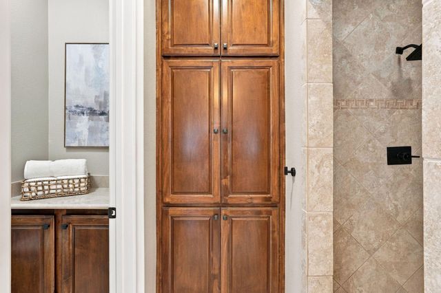 51 Woodglade Way, The Woodlands, TX 77375