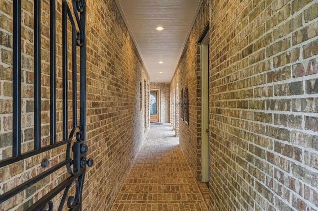 51 Woodglade Way, The Woodlands, TX 77375