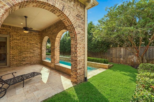 51 Woodglade Way, The Woodlands, TX 77375