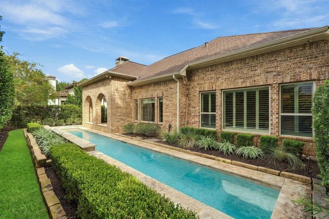 51 Woodglade Way, The Woodlands, TX 77375
