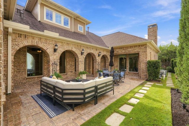 51 Woodglade Way, The Woodlands, TX 77375
