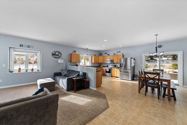 1457 Red Oak DRIVE, Hartford, WI 53027