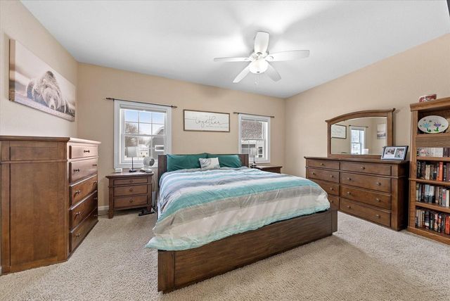 1457 Red Oak DRIVE, Hartford, WI 53027