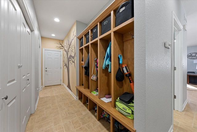 1457 Red Oak DRIVE, Hartford, WI 53027