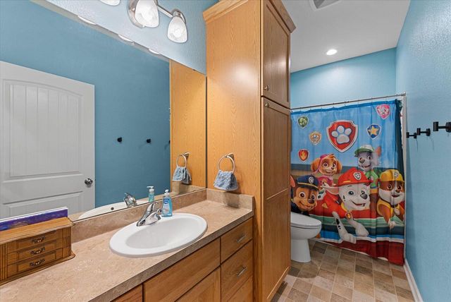 1457 Red Oak DRIVE, Hartford, WI 53027