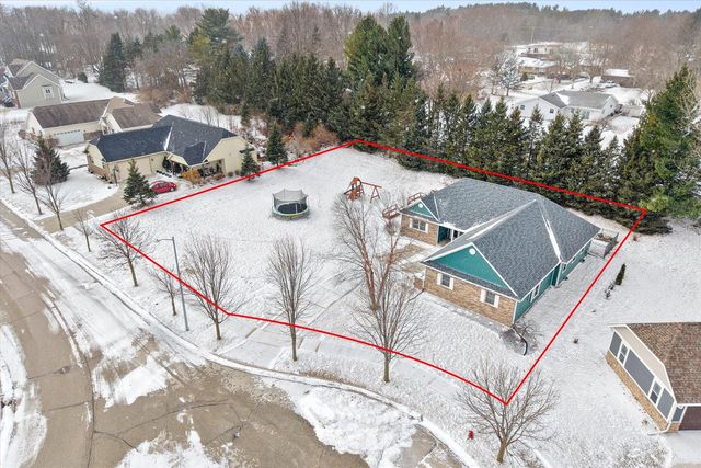 1457 Red Oak DRIVE, Hartford, WI 53027