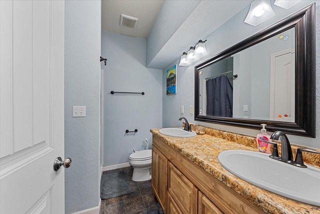 1457 Red Oak DRIVE, Hartford, WI 53027