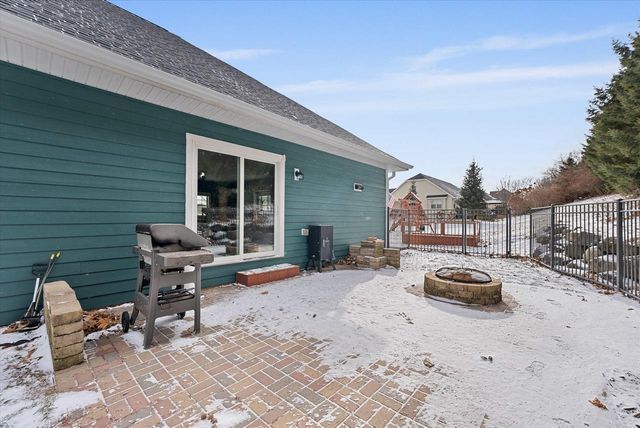 1457 Red Oak DRIVE, Hartford, WI 53027