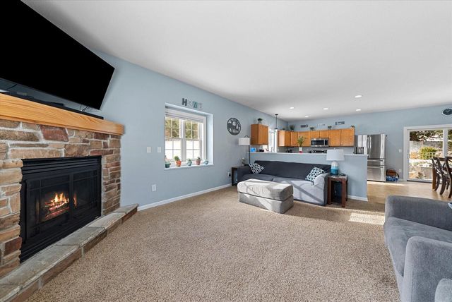 1457 Red Oak DRIVE, Hartford, WI 53027