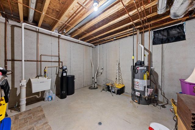 1457 Red Oak DRIVE, Hartford, WI 53027