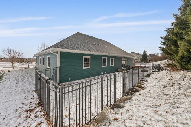1457 Red Oak DRIVE, Hartford, WI 53027
