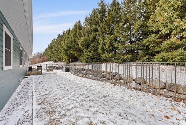 1457 Red Oak DRIVE, Hartford, WI 53027