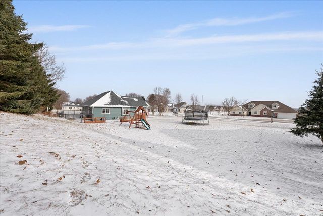 1457 Red Oak DRIVE, Hartford, WI 53027