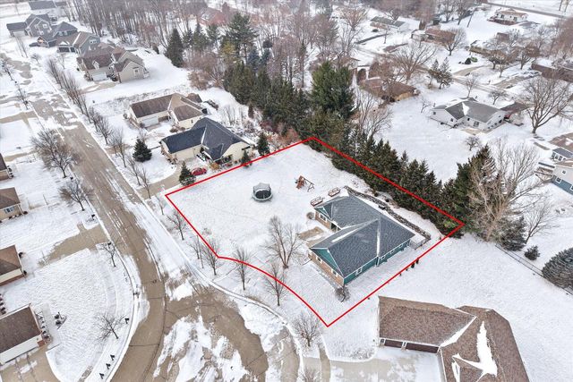 1457 Red Oak DRIVE, Hartford, WI 53027