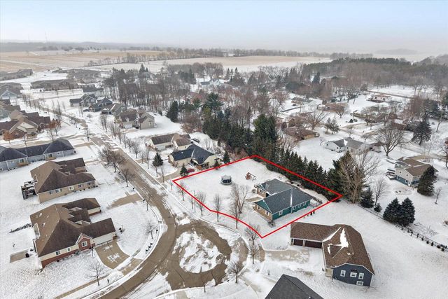 1457 Red Oak DRIVE, Hartford, WI 53027