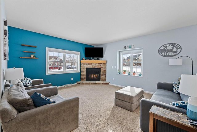 1457 Red Oak DRIVE, Hartford, WI 53027