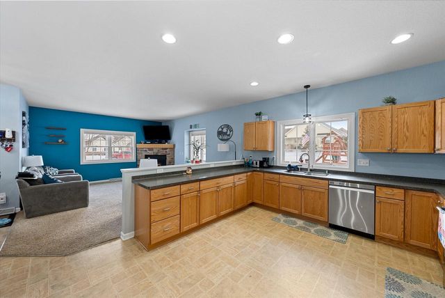 1457 Red Oak DRIVE, Hartford, WI 53027