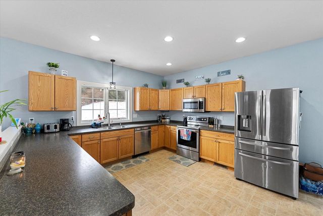 1457 Red Oak DRIVE, Hartford, WI 53027