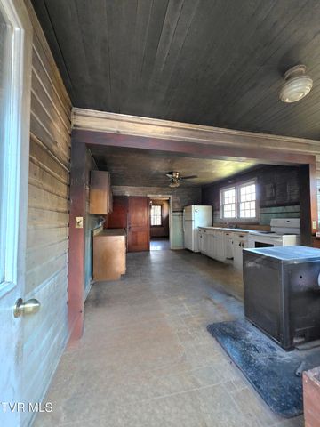 6793 Robinette Valley Road, Duffield, VA 24244