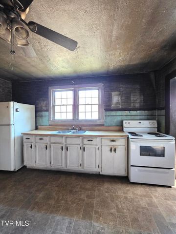 6793 Robinette Valley Road, Duffield, VA 24244