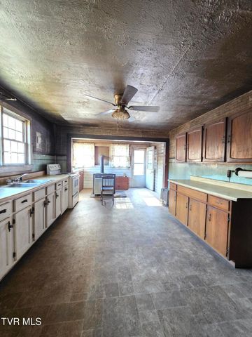 6793 Robinette Valley Road, Duffield, VA 24244