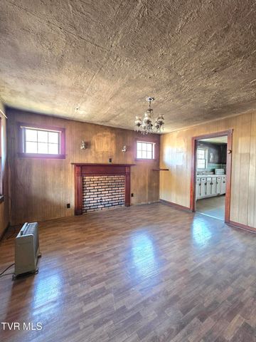 6793 Robinette Valley Road, Duffield, VA 24244