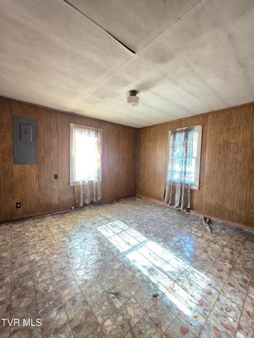 6793 Robinette Valley Road, Duffield, VA 24244