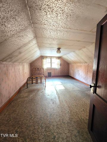 6793 Robinette Valley Road, Duffield, VA 24244