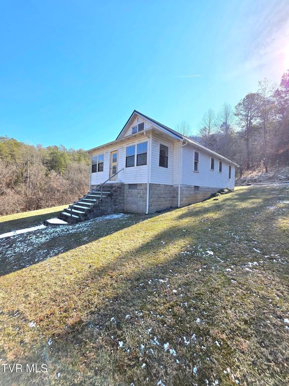 6793 Robinette Valley Road, Duffield, VA 24244