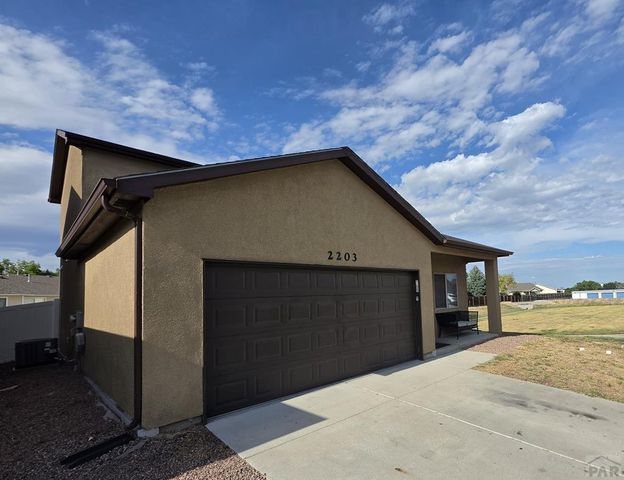 2203 Antelope Way, Pueblo, CO 81005