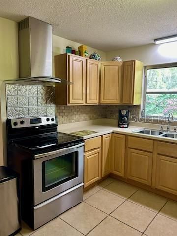 8136 NW 5TH COURT, Gainesville, FL 32607
